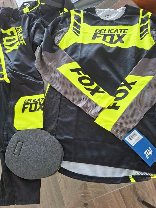 Conjunto calças e blusa novo DELICATE FOX