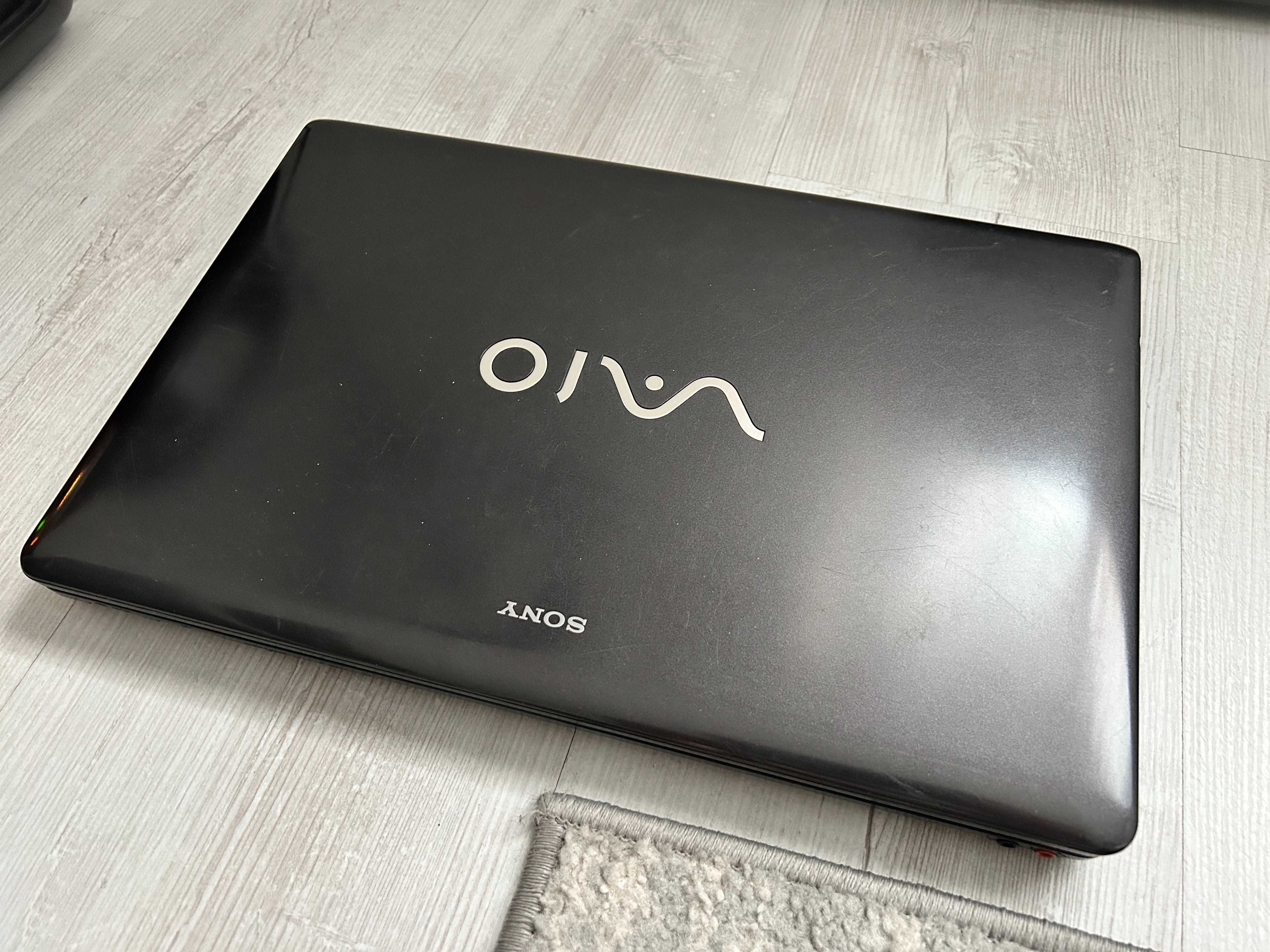 Sony PCG-71211M  i3 / 4GB DDR / 250GB HDD