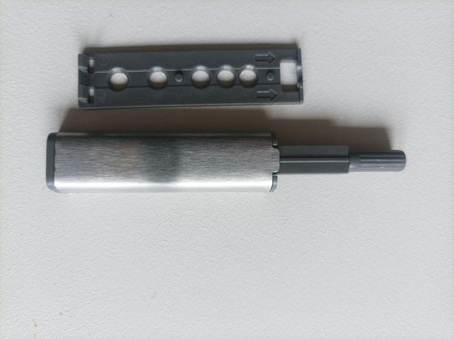 Popychacze do drzwiczek meblowych