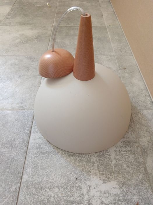 Lampa kolor jasny bez