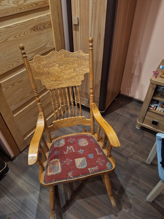 Fotel bujany drewniany