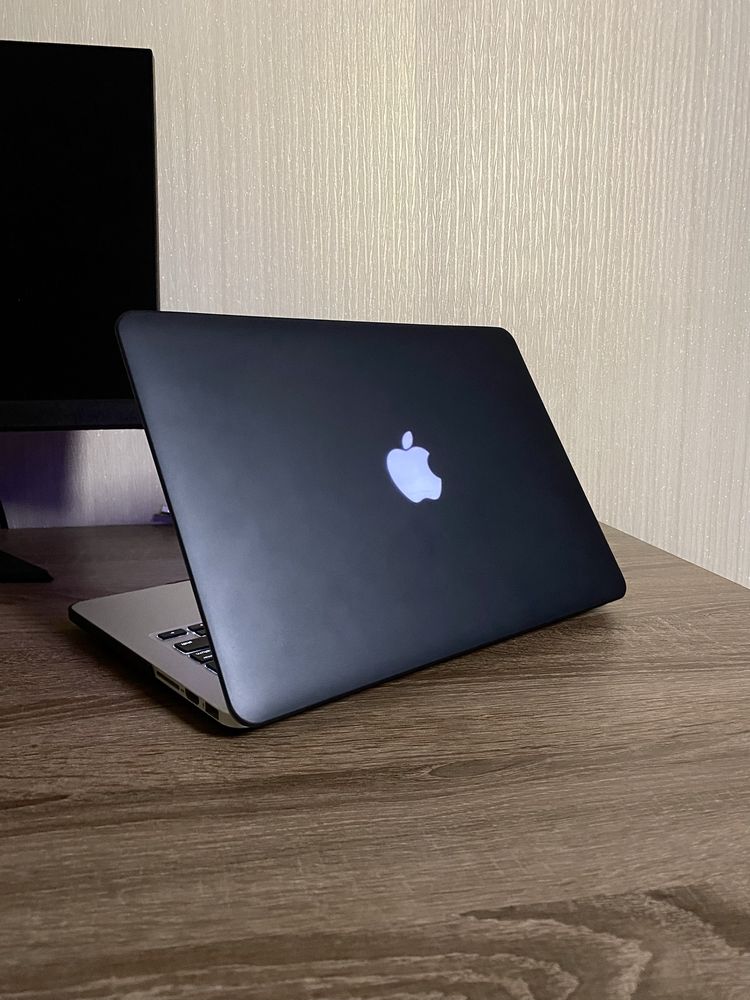 MacBook Pro 13 2015/256gb з сумкою та чохлом!