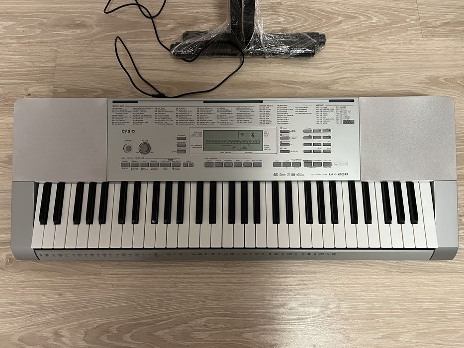 Синтезатор піаніно Casio LK280