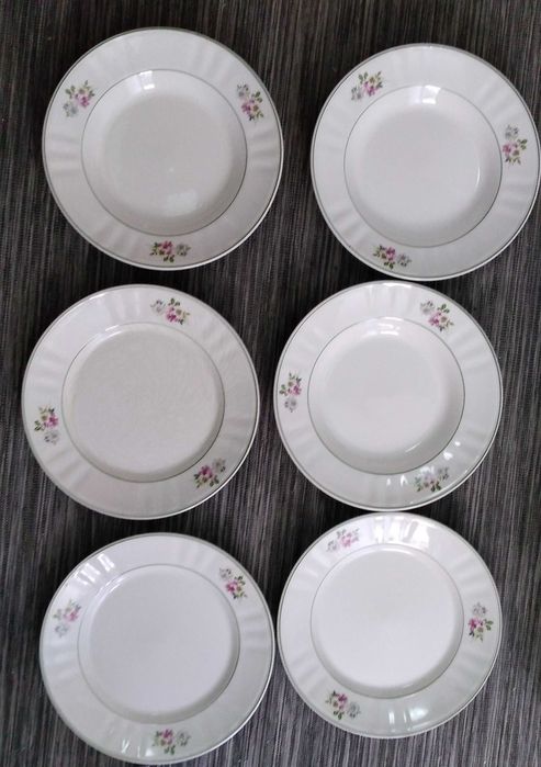 Vendo 6 pratos vintage (novos)
