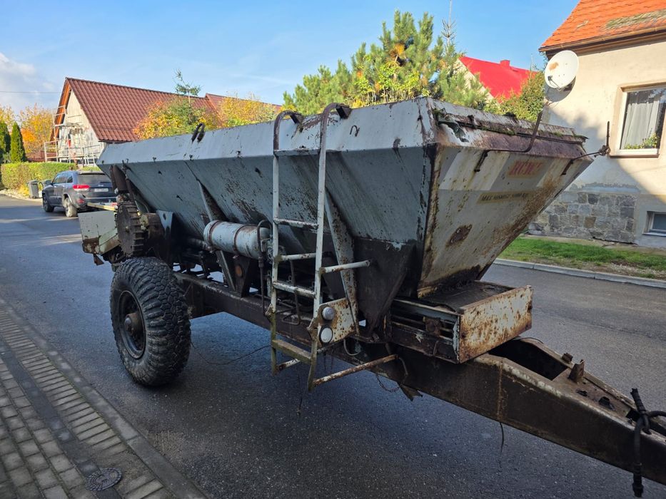 Rozsiewacz wapna rcw 5 piast brzeg pasowy nawozu wapniarka okazja