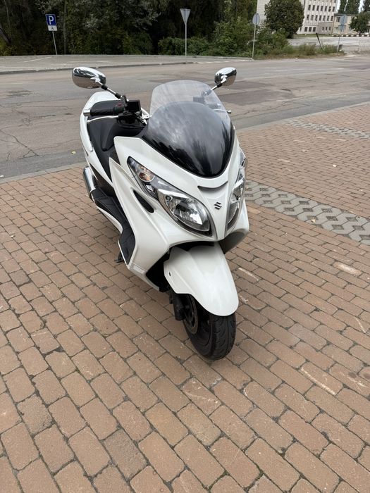 Макси скутер Suzuki Skywave 250 см³