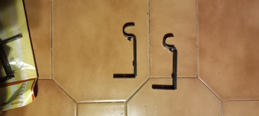 Suporte de varão de cortinados