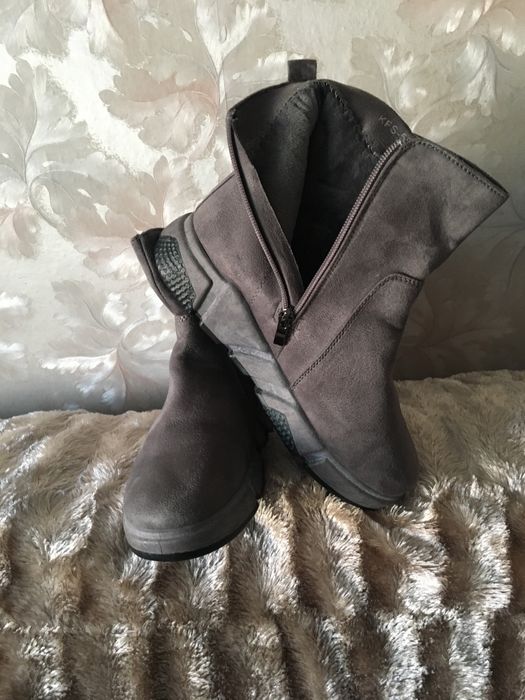 Чобітки жіночі-дівочі