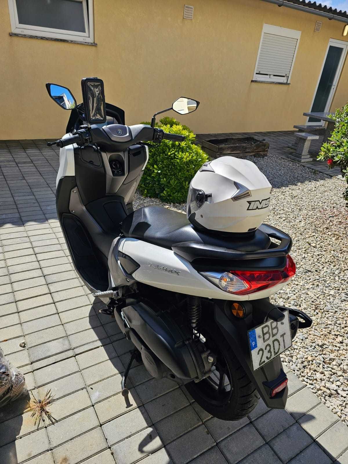 Mota Nmax125 com acessórios (Imaculada)