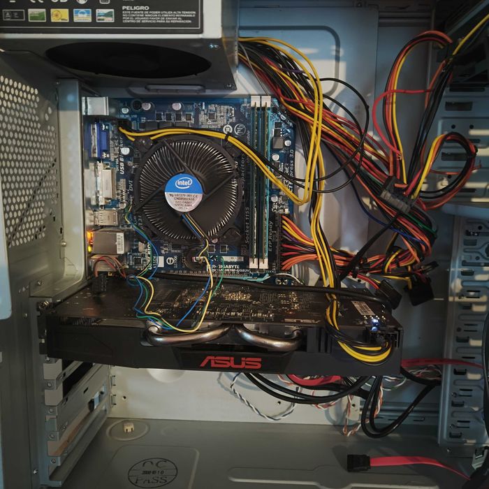 Komputer  Windows 11 (i5 3470+RX 570,8gb ram)-Aktualne