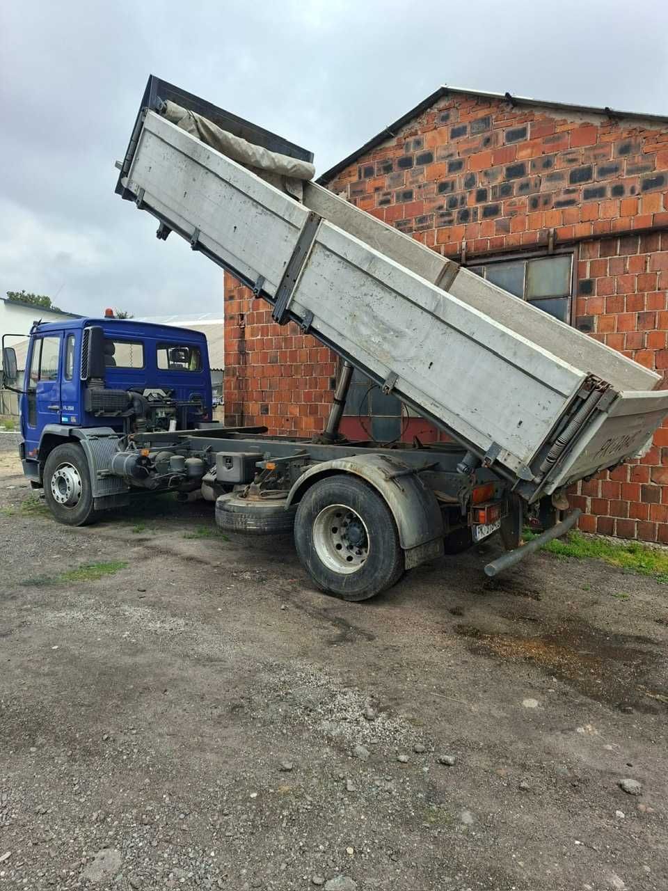 WYWROTKA usługi transportowe materiałów sypkich, piasek, beton, masa