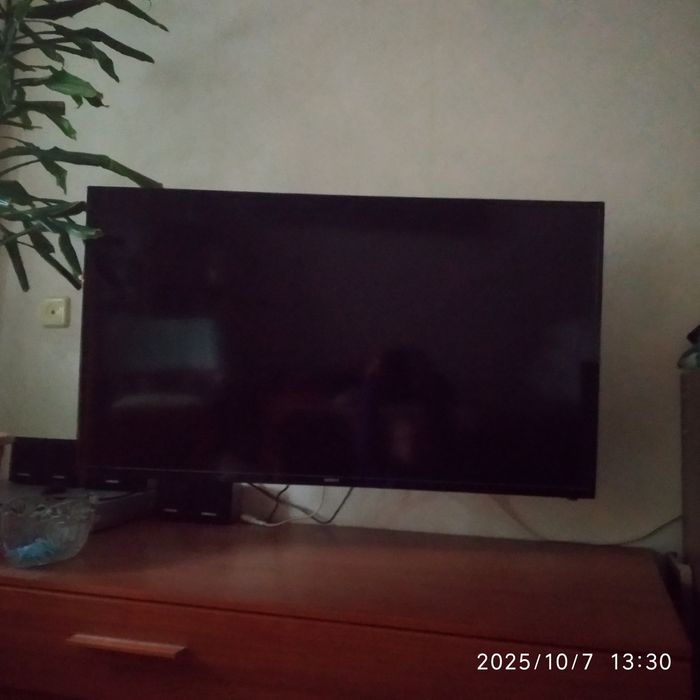 Smart телевизор Satelit 42" Android 9.0 б/у
