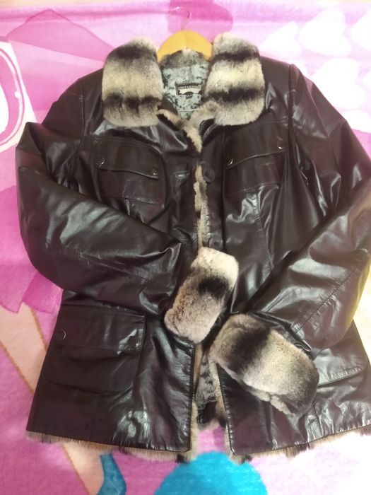 Продаю шкіряну жіночу куртку