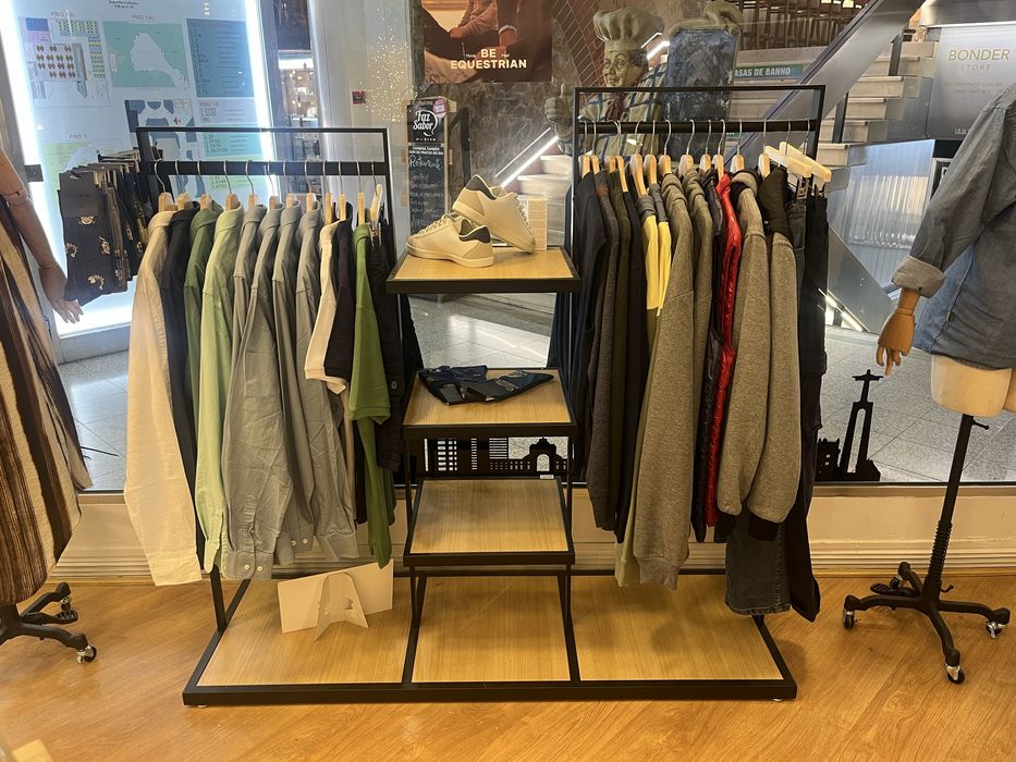 Móvel expositor para loja/showroom/closet