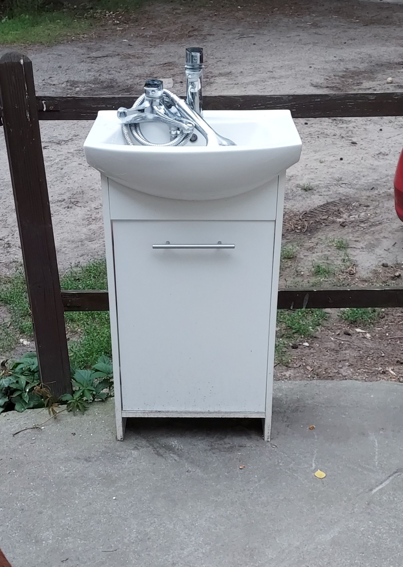 Szafka łazienkowa z umywalką dwie baterie