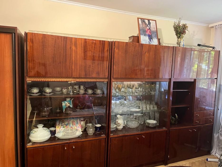 тумба , шафа , стєнка , поличка меблі