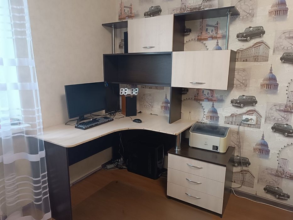 Продам комп'ютерний стіл