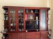 Movel de sala com duas cristaleiras