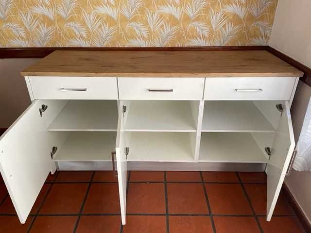 Movel com 3 portas/ gavetas arrumação