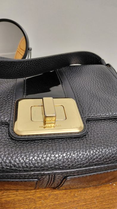 Чорна шкіряна сумка Michael Kors