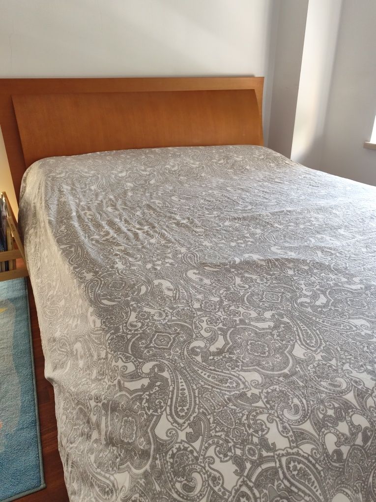 Cama de casal com colchão