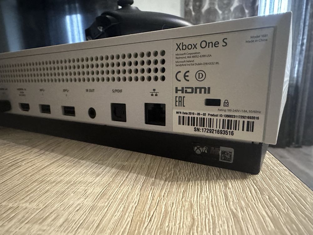 Ігрова приставка Xbox One S