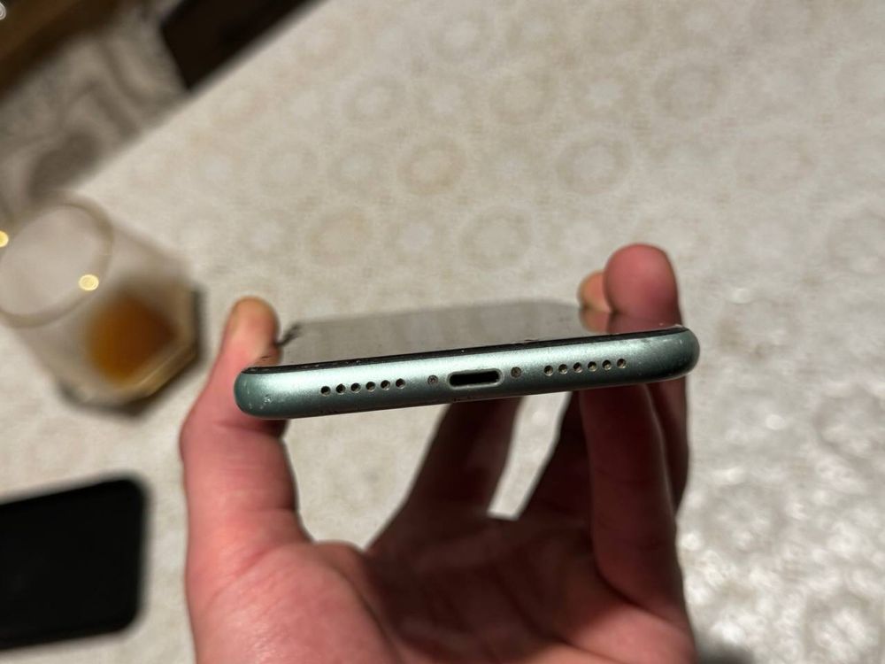 Iphone 11    128 GB Neverlock
