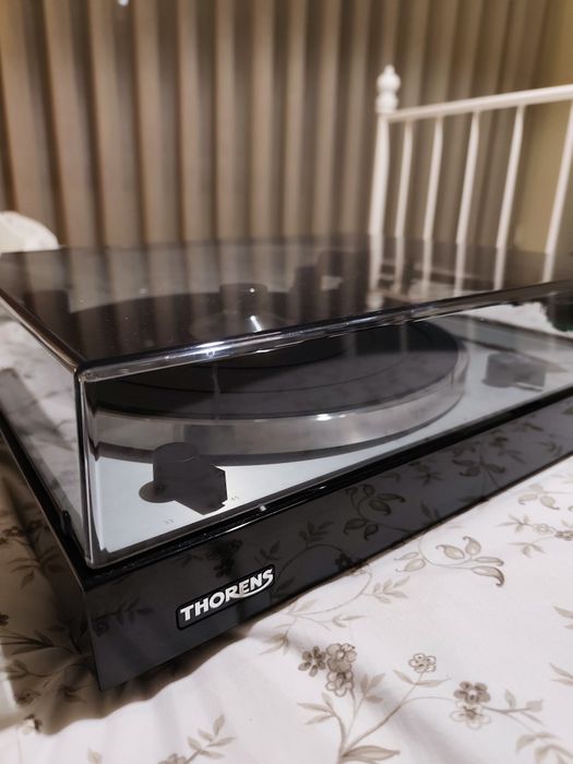 Thorens TD 402, novo. Esteve exposto em casa durante dois meses.