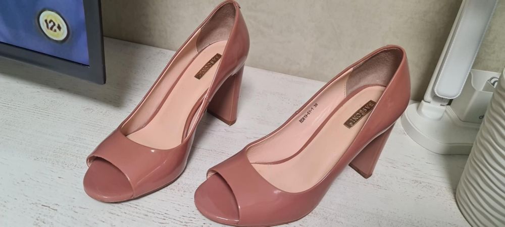 Туфлі  лаковані Basconi