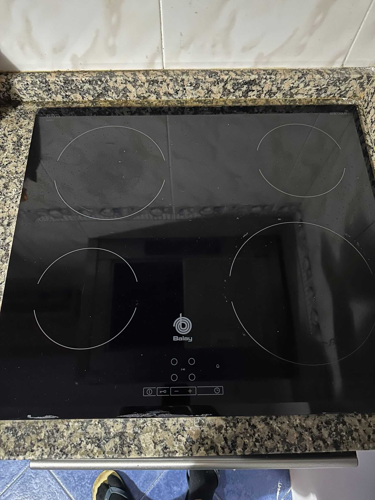 Cozinha com eletrodomésticos