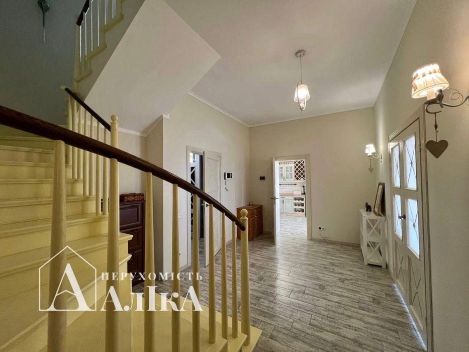 Продам будинок мрії з басейном та неймовірним видом на каньйон