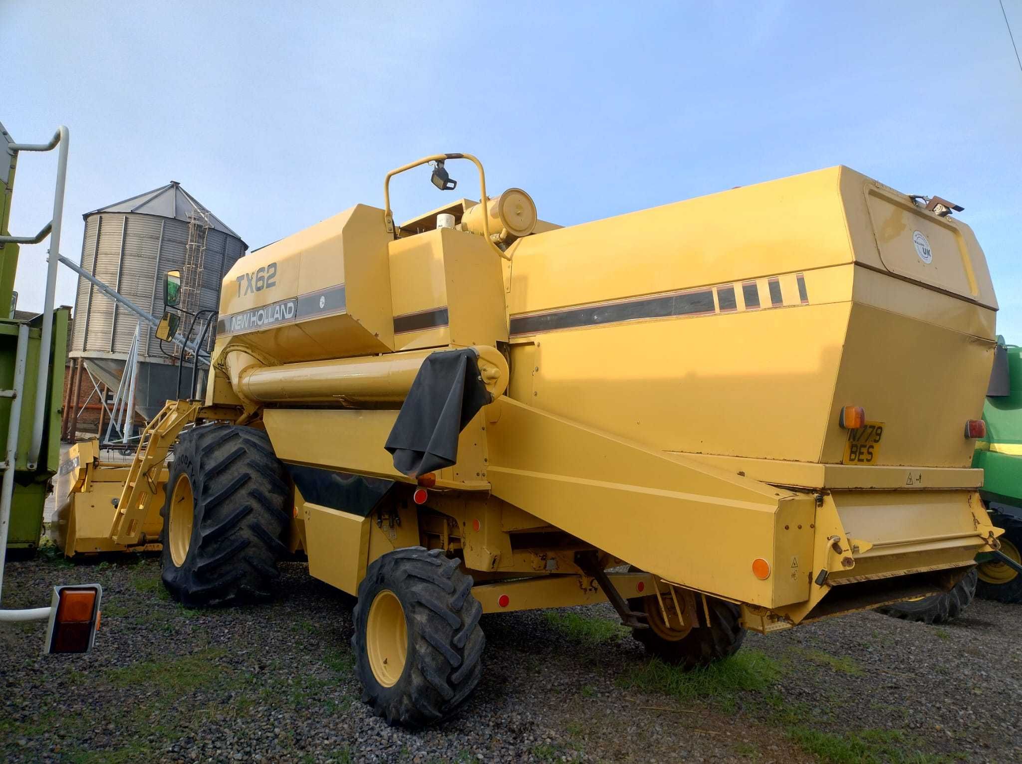 New Holland TX 63 kombajn zbożowy, heder 4.5, opony 800,