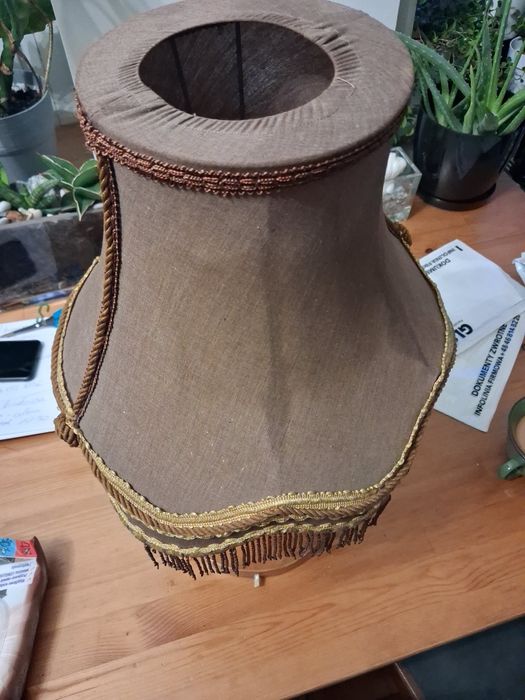 Lampa stołowa  PRL. Drewniana podstawa plus abazur