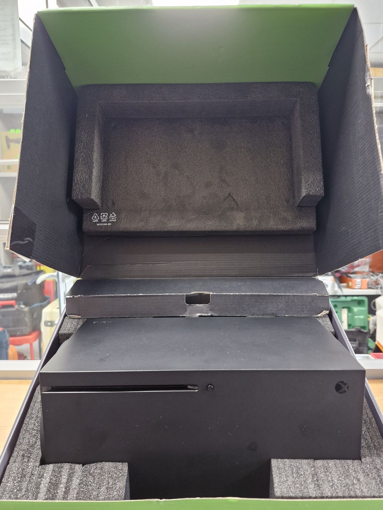 Konsola Xbox X seria 1TB 1882 4K Idealna