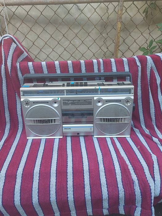 Stary Radiomagnetofon PHILIPS duży