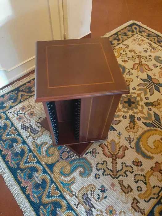 Móvel em Cerejeira em muito bom estado para 84 CDs