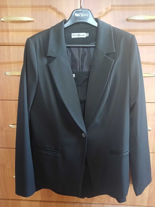 Костюм женский деловой р.48-50