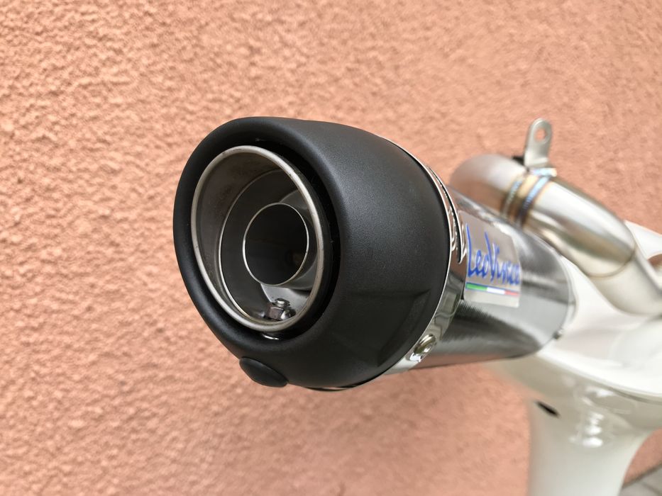 Wydech Uniwersalny PRAWDZIWY CARBON AKRAPOVIC Leo Vince Tłumik