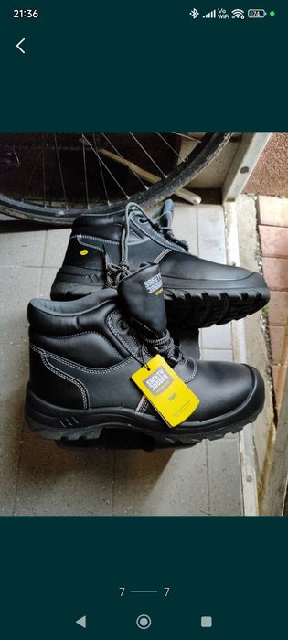 Czarne buty robocze 

Solidne i wygodne obuwie, id