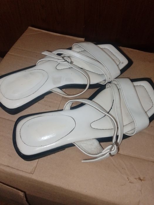 Шкіряні шльопанці жіночі