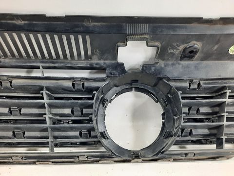 Решётка радиатора верхняя (дефект)  Volkswagen Passat S `12-15  (56185