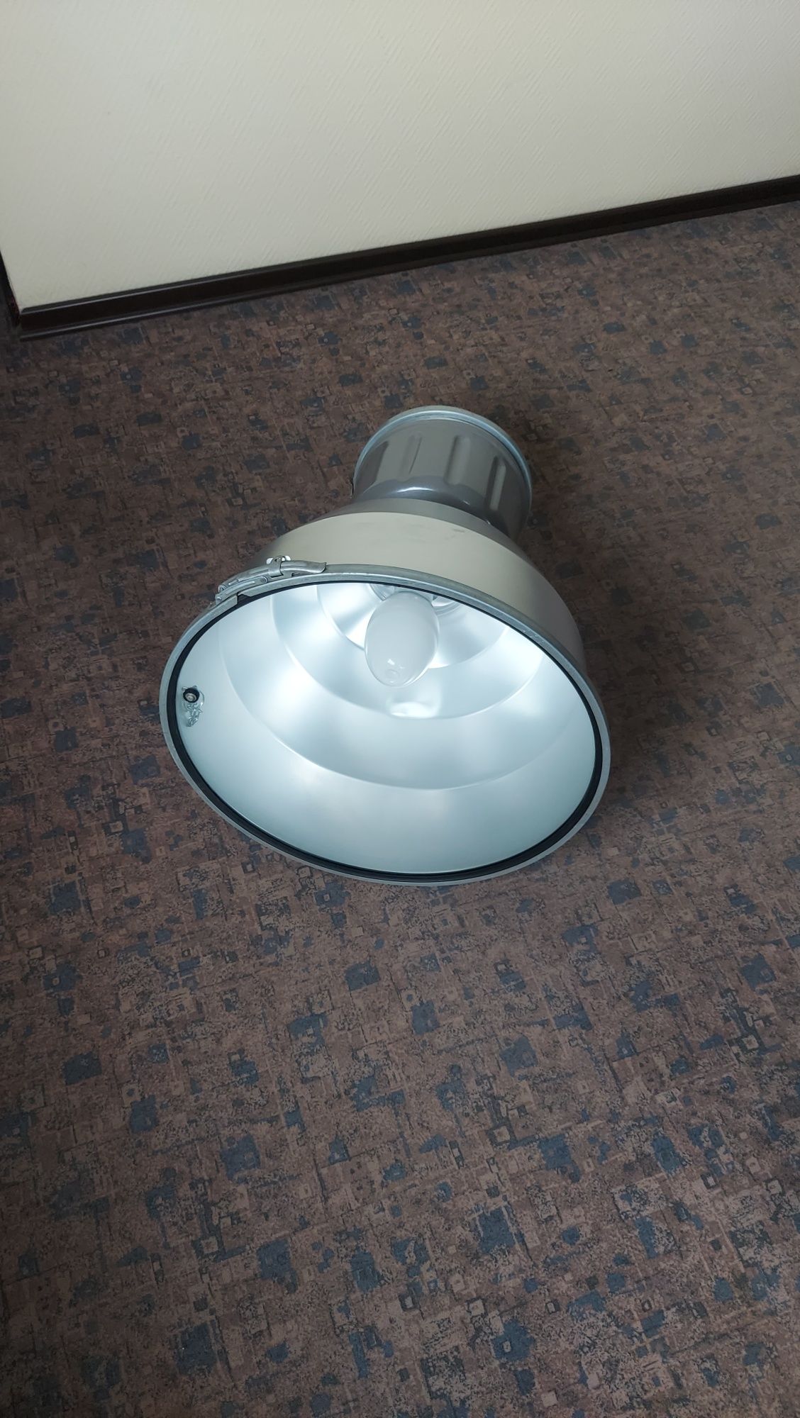 Lampa przemysłowa