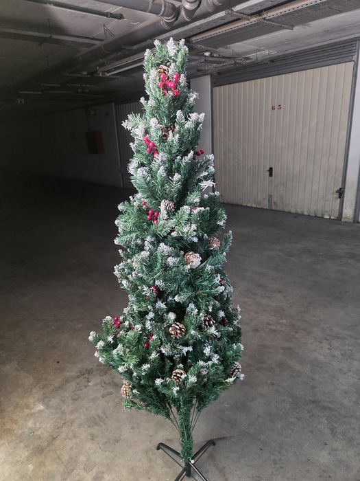Arvore de natal 180cm com pontas com neve