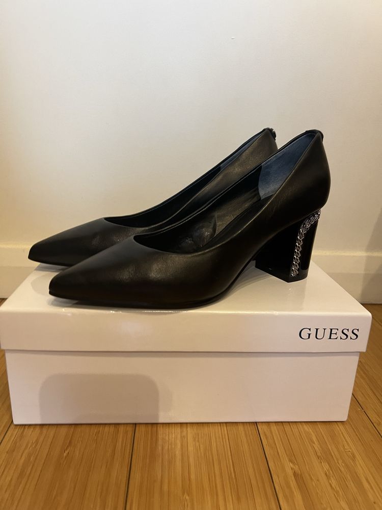 Оригінальні шкіряні туфлі Guess 35р.