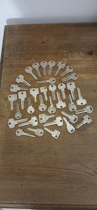 Nie tak Stare klucze do drzwi surowe,  nie obrobione SILCA