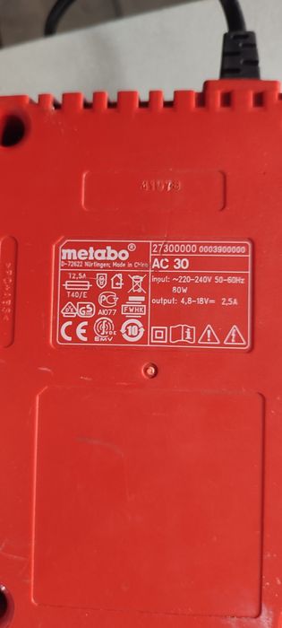 Зарядний пристрій.