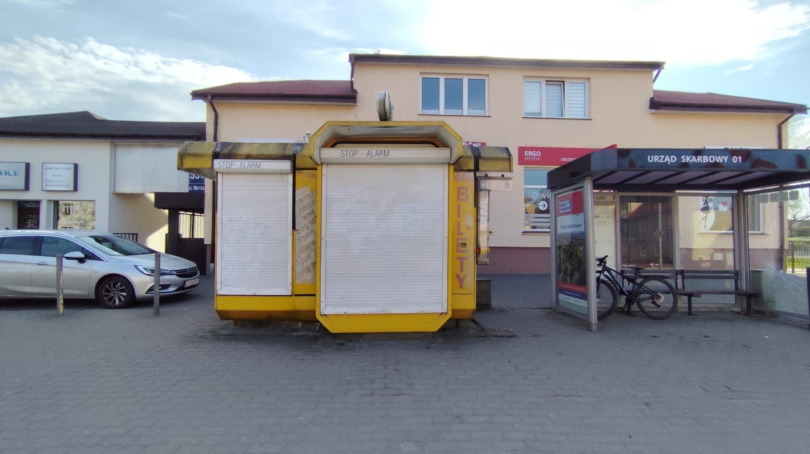 Kiosk przy przystanku MZK