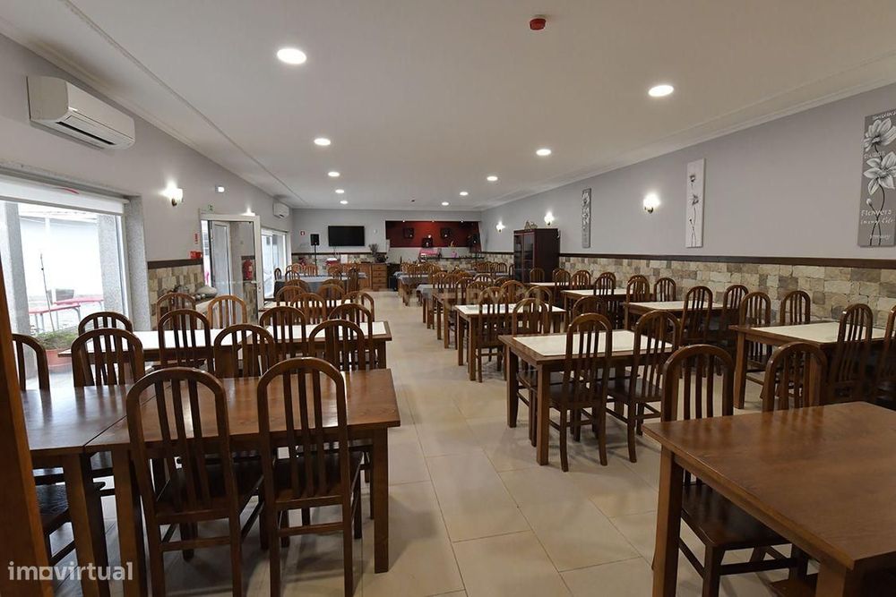 Restaurante novo totalmente equipado e pronto a funcionar, com estacio