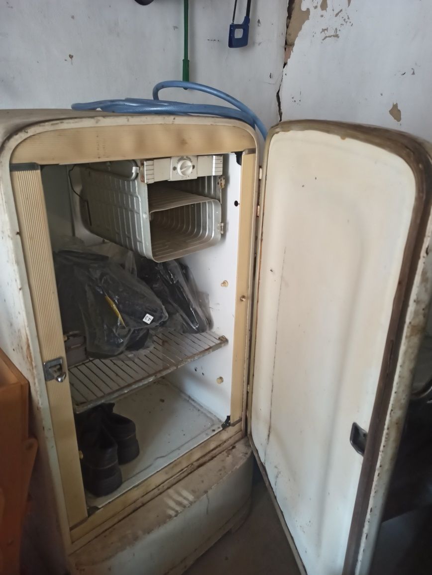 Холодильник старовинний ретро Зіл