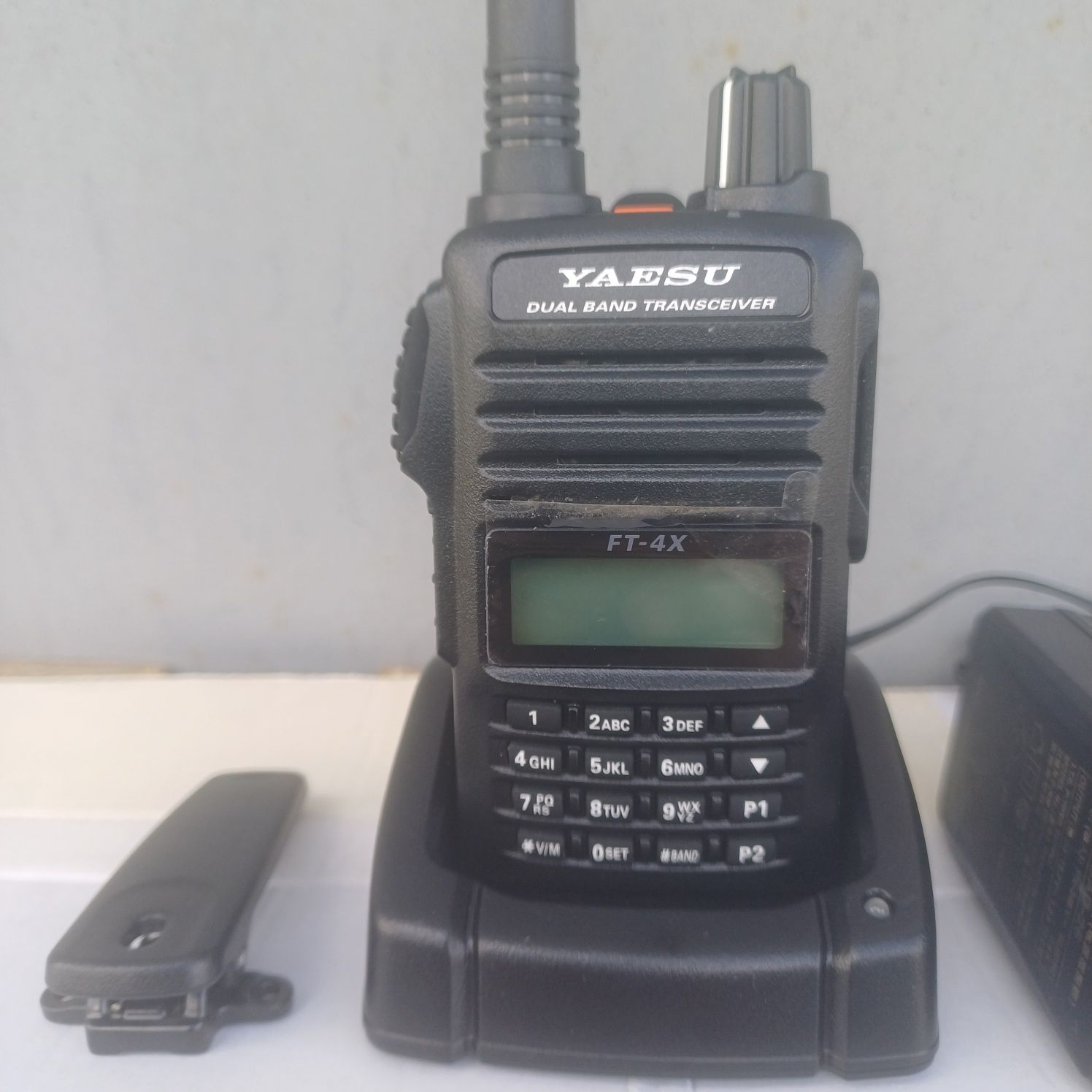 Yaesu FT-4X дводіапазонна портативна радіостанція